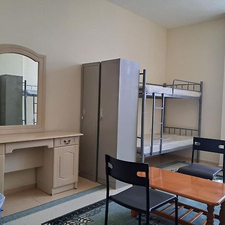 Top House Hostel Abu Dhabi Exterior photo